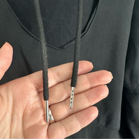 Revolve by the way. Black Cropped Relaxed V-neck Hoodie Size Small - Picture 9 of 9